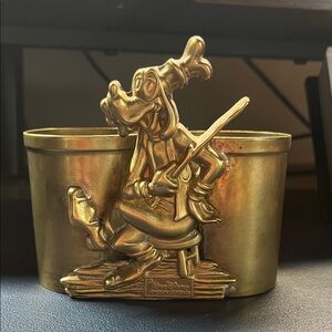 Vintage Walt Disney Productions Brass Goofy Desk Stationary Pencil Pen Holder